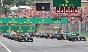 Eleven drivers at risk of grid penalties after engine changes