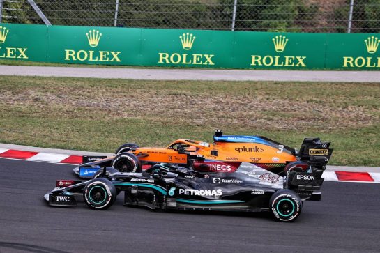 Lewis Hamilton (GBR) Mercedes AMG F1 W12 and Daniel Ricciardo (AUS) McLaren MCL35M battle for position.
01.08.2021. Formula 1 World Championship, Rd 11, Hungarian Grand Prix, Budapest, Hungary, Race Day.
- www.xpbimages.com, EMail: requests@xpbimages.com © Copyright: Moy / XPB Images