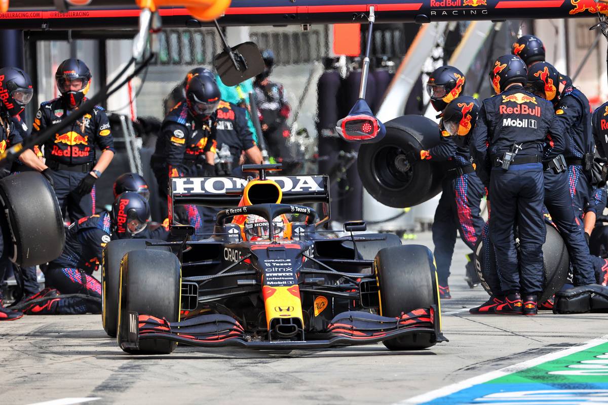 Max Verstappen (NLD) Red Bull Racing RB16B makes a pit stop. 01.08.2021. Formula 1 World Championship, Rd 11, Hungarian Grand Prix, Budapest