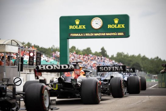 George Russell (GBR) Williams Racing FW43B in the pits as the race is stopped.
01.08.2021. Formula 1 World Championship, Rd 11, Hungarian Grand Prix, Budapest, Hungary, Race Day.
- www.xpbimages.com, EMail: requests@xpbimages.com © Copyright: Bearne / XPB Images