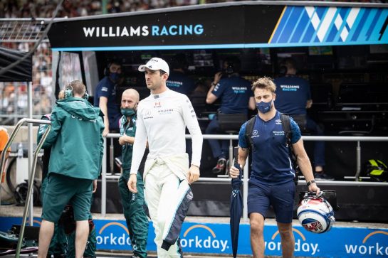 Nicholas Latifi (CDN) Williams Racing in the pits as the race is stopped.
01.08.2021. Formula 1 World Championship, Rd 11, Hungarian Grand Prix, Budapest, Hungary, Race Day.
- www.xpbimages.com, EMail: requests@xpbimages.com © Copyright: Bearne / XPB Images
