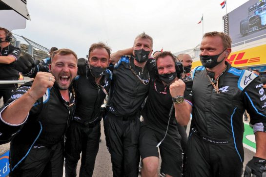 Alpine F1 Team celebrates victory for Esteban Ocon (FRA) Alpine F1 Team.
01.08.2021. Formula 1 World Championship, Rd 11, Hungarian Grand Prix, Budapest, Hungary, Race Day.
- www.xpbimages.com, EMail: requests@xpbimages.com © Copyright: Charniaux / XPB Images