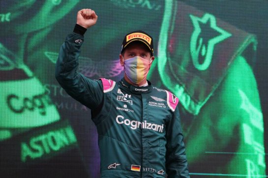 2nd place Lewis Hamilton (GBR) Mercedes AMG F1.
01.08.2021. Formula 1 World Championship, Rd 11, Hungarian Grand Prix, Budapest, Hungary, Race Day.
- www.xpbimages.com, EMail: requests@xpbimages.com © Copyright: Batchelor / XPB Images