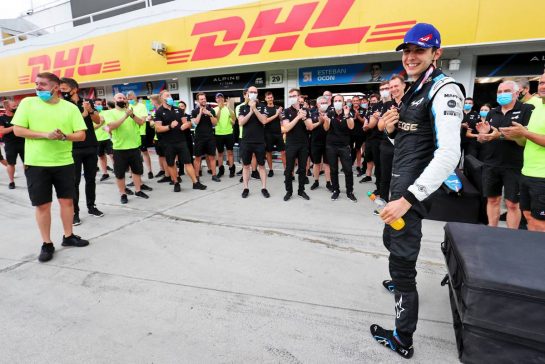 Race winner Esteban Ocon (FRA) Alpine F1 Team celebrates with the team.
01.08.2021. Formula 1 World Championship, Rd 11, Hungarian Grand Prix, Budapest, Hungary, Race Day.
- www.xpbimages.com, EMail: requests@xpbimages.com © Copyright: Charniaux / XPB Images