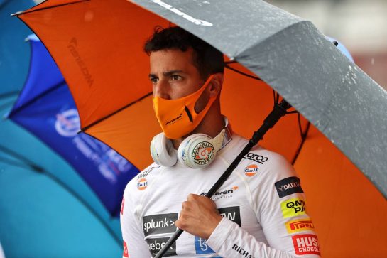 Daniel Ricciardo (AUS) McLaren on the grid.
01.08.2021. Formula 1 World Championship, Rd 11, Hungarian Grand Prix, Budapest, Hungary, Race Day.
- www.xpbimages.com, EMail: requests@xpbimages.com © Copyright: Moy / XPB Images