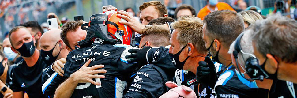 Race winner Esteban Ocon (FRA) Alpine F1 Team celebrates with the team. 01.08.2021. Formula 1 World Championship, Rd 11, Hungarian Grand Prix, Budapest