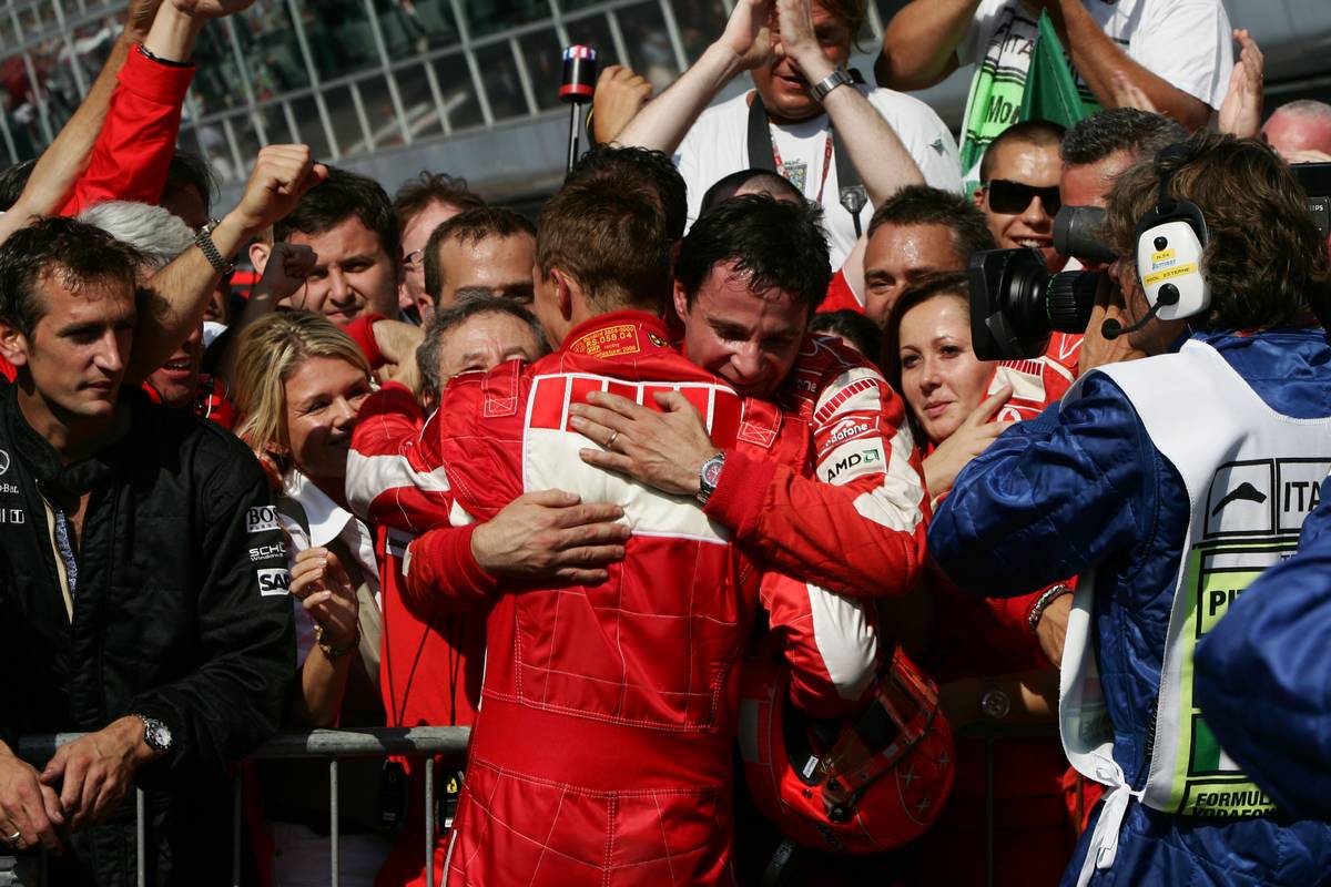 Michael Schumacher (GER), Scuderia Ferrari, in the background. Corina Schumacher (GER), Corinna, Wife of Michael Schumacher and Jean Todt (FRA), Scuderia Ferrari, Teamchief, General Manager, Team Principal - Formula 1 World Championship, Rd 15, Italian Grand Prix