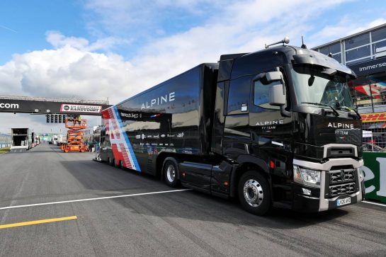 Circuit atmosphere - Alpine F1 Team truck.
01.09.2021. Formula 1 World Championship, Rd 13, Dutch Grand Prix, Zandvoort, Netherlands, Preparation Day.
- www.xpbimages.com, EMail: requests@xpbimages.com © Copyright: Moy / XPB Images