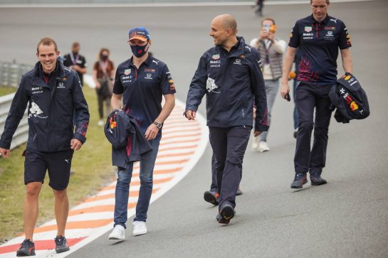 Max Verstappen (NLD) Red Bull Racing walks the circuit with the team.
02.09.2021. Formula 1 World Championship, Rd 13, Dutch Grand Prix, Zandvoort, Netherlands, Preparation Day.
- www.xpbimages.com, EMail: requests@xpbimages.com © Copyright: Bearne / XPB Images