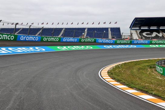 Circuit atmosphere track detail.
02.09.2021. Formula 1 World Championship, Rd 13, Dutch Grand Prix, Zandvoort, Netherlands, Preparation Day.
- www.xpbimages.com, EMail: requests@xpbimages.com © Copyright: Moy / XPB Images