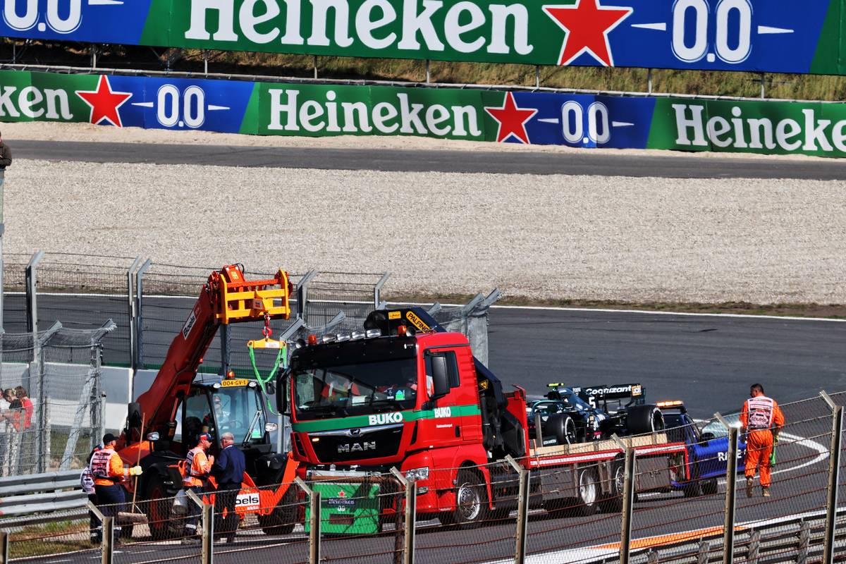 The Aston Martin F1 Team AMR21 of Sebastian Vettel (GER) is recovered back to the pits on the back of a truck after he stopped in the first practice session. 03.09.2021. Formula 1 World Championship, Rd 13, Dutch Grand Prix, Zandvoort