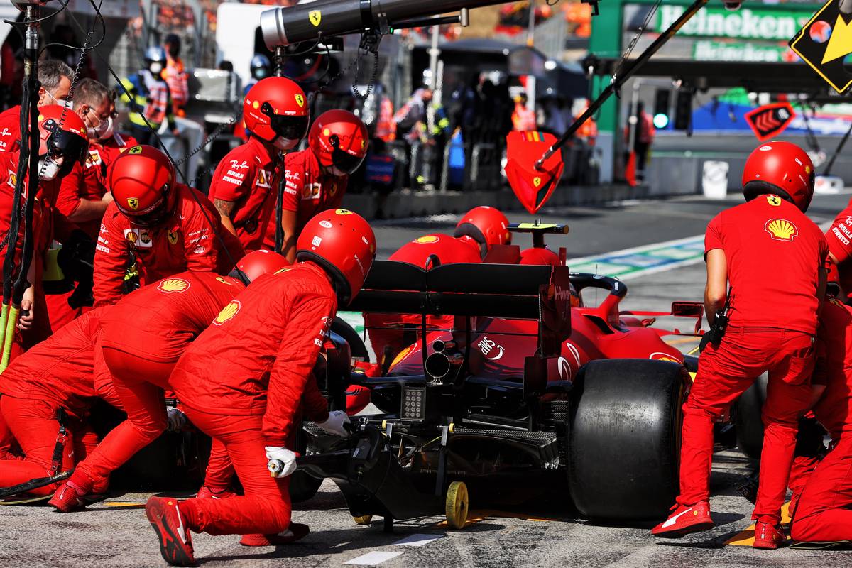 Carlos Sainz Jr (ESP) Ferrari SF-21 practices a pit stop. 03.09.2021. Formula 1 World Championship, Rd 13, Dutch Grand Prix, Zandvoort