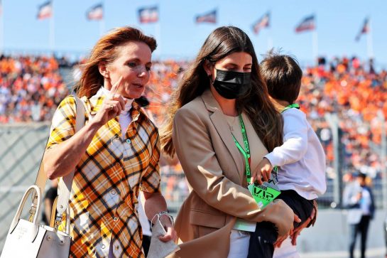 (L to R): Geri Horner (GBR) Singer with Carola Martinez (MEX) and Sergio Perez Jnr (MEX).
04.09.2021. Formula 1 World Championship, Rd 13, Dutch Grand Prix, Zandvoort, Netherlands, Qualifying Day.
- www.xpbimages.com, EMail: requests@xpbimages.com © Copyright: Batchelor / XPB Images