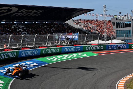 Lando Norris (GBR) McLaren MCL35M.
04.09.2021. Formula 1 World Championship, Rd 13, Dutch Grand Prix, Zandvoort, Netherlands, Qualifying Day.
- www.xpbimages.com, EMail: requests@xpbimages.com © Copyright: Batchelor / XPB Images