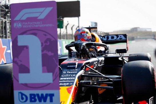 Pole sitter Max Verstappen (NLD) Red Bull Racing RB16B in qualifying parc ferme.
04.09.2021. Formula 1 World Championship, Rd 13, Dutch Grand Prix, Zandvoort, Netherlands, Qualifying Day.
- www.xpbimages.com, EMail: requests@xpbimages.com © Copyright: FIA Pool Image for Editorial Use Only