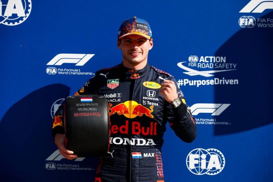 Max Verstappen (NLD) Red Bull Racing celebrates with the Pirelli Pole Position Award in qualifying parc ferme.
04.09.2021. Formula 1 World Championship, Rd 13, Dutch Grand Prix, Zandvoort, Netherlands, Qualifying Day.
- www.xpbimages.com, EMail: requests@xpbimages.com © Copyright: FIA Pool Image for Editorial Use Only