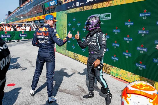 (L to R): Pole sitter Max Verstappen (NLD) Red Bull Racing with second placed Lewis Hamilton (GBR) Mercedes AMG F1 in qualifying parc ferme.
04.09.2021. Formula 1 World Championship, Rd 13, Dutch Grand Prix, Zandvoort, Netherlands, Qualifying Day.
- www.xpbimages.com, EMail: requests@xpbimages.com © Copyright: FIA Pool Image for Editorial Use Only