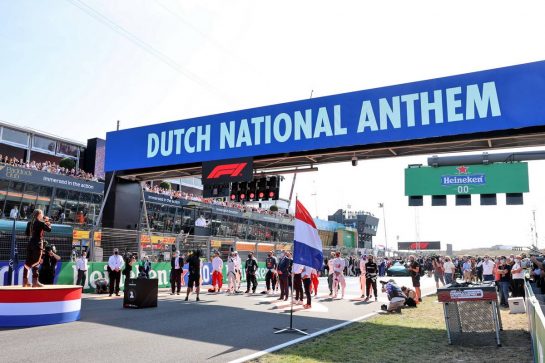 Drivers as the grid observes the national anthem.
05.09.2021. Formula 1 World Championship, Rd 13, Dutch Grand Prix, Zandvoort, Netherlands, Race Day.
- www.xpbimages.com, EMail: requests@xpbimages.com © Copyright: Batchelor / XPB Images