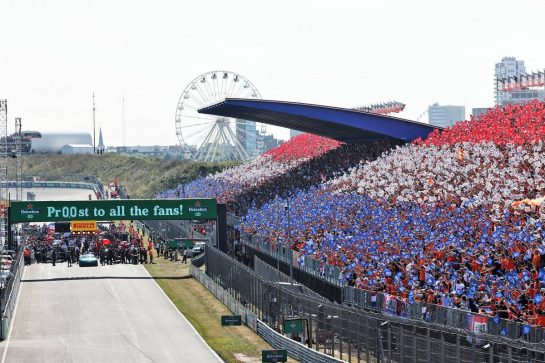 The grid before the start of the race.
05.09.2021. Formula 1 World Championship, Rd 13, Dutch Grand Prix, Zandvoort, Netherlands, Race Day.
- www.xpbimages.com, EMail: requests@xpbimages.com © Copyright: Batchelor / XPB Images