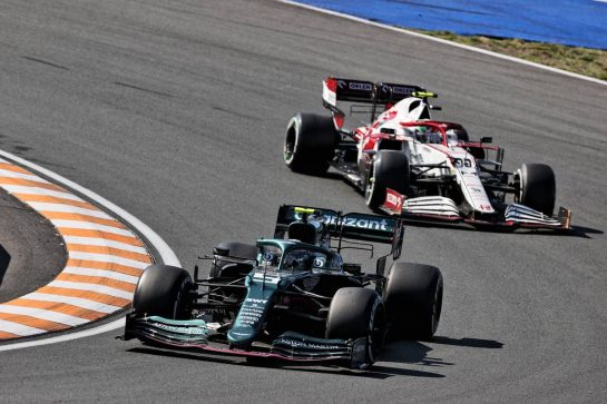 Sebastian Vettel (GER) Aston Martin F1 Team AMR21.
05.09.2021. Formula 1 World Championship, Rd 13, Dutch Grand Prix, Zandvoort, Netherlands, Race Day.
- www.xpbimages.com, EMail: requests@xpbimages.com © Copyright: Batchelor / XPB Images