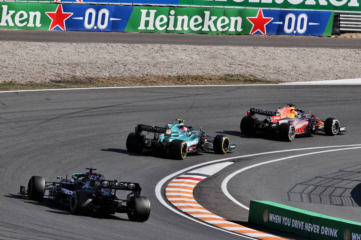 Max Verstappen (NLD) Red Bull Racing RB16B leads Sebastian Vettel (GER) Aston Martin F1 Team AMR21 and Lewis Hamilton (GBR) Mercedes AMG F1 W12. 05.09.2021. Formula 1 World Championship, Rd 13, Dutch Grand Prix, Zandvoort