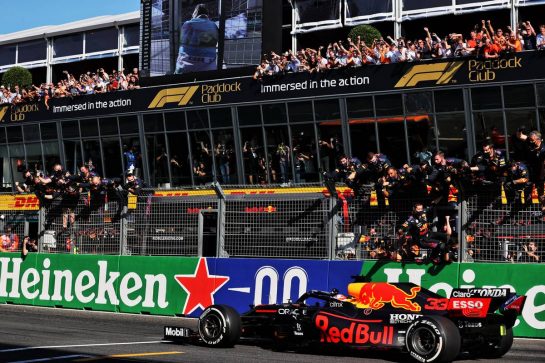 Race winner Max Verstappen (NLD) Red Bull Racing RB16B celebrates as he passes the team at the end of the race.
05.09.2021. Formula 1 World Championship, Rd 13, Dutch Grand Prix, Zandvoort, Netherlands, Race Day.
- www.xpbimages.com, EMail: requests@xpbimages.com © Copyright: Batchelor / XPB Images