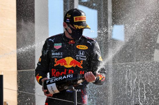 Race winner Max Verstappen (NLD) Red Bull Racing celebrates on the podium.
05.09.2021. Formula 1 World Championship, Rd 13, Dutch Grand Prix, Zandvoort, Netherlands, Race Day.
- www.xpbimages.com, EMail: requests@xpbimages.com © Copyright: Moy / XPB Images