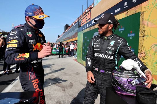 Max Verstappen (NLD), Red Bull Racing and Lewis Hamilton (GBR), Mercedes AMG F1  
05.09.2021. Formula 1 World Championship, Rd 13, Dutch Grand Prix, Zandvoort, Netherlands, Race Day.
- www.xpbimages.com, EMail: requests@xpbimages.com © Copyright: Charniaux / XPB Images