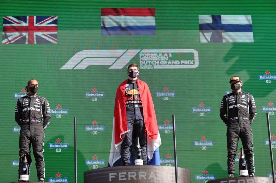 Lewis Hamilton (GBR), Mercedes AMG F1 , Max Verstappen (NLD), Red Bull Racing and Valtteri Bottas (FIN), Mercedes AMG F1 
05.09.2021. Formula 1 World Championship, Rd 13, Dutch Grand Prix, Zandvoort, Netherlands, Race Day.
- www.xpbimages.com, EMail: requests@xpbimages.com © Copyright: Charniaux / XPB Images