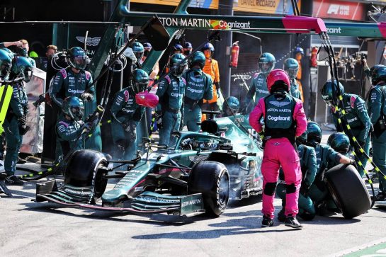 Lance Stroll (CDN) Aston Martin F1 Team AMR21 makes a pit stop.
05.09.2021. Formula 1 World Championship, Rd 13, Dutch Grand Prix, Zandvoort, Netherlands, Race Day.
- www.xpbimages.com, EMail: requests@xpbimages.com © Copyright: Moy / XPB Images
