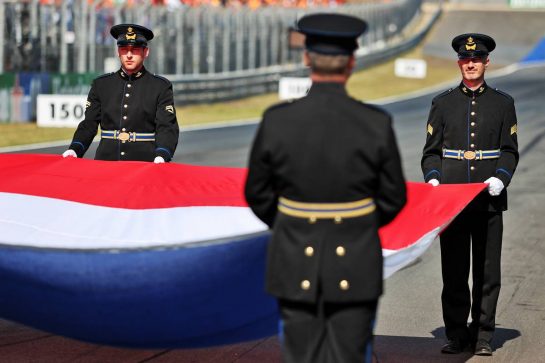 Grid atmosphere.
05.09.2021. Formula 1 World Championship, Rd 13, Dutch Grand Prix, Zandvoort, Netherlands, Race Day.
- www.xpbimages.com, EMail: requests@xpbimages.com © Copyright: Moy / XPB Images