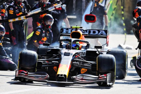 Sergio Perez (MEX) Red Bull Racing RB16B makes a pit stop.
05.09.2021. Formula 1 World Championship, Rd 13, Dutch Grand Prix, Zandvoort, Netherlands, Race Day.
- www.xpbimages.com, EMail: requests@xpbimages.com © Copyright: Moy / XPB Images