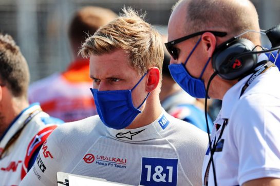 Mick Schumacher (GER) Haas F1 Team on the grid.
05.09.2021. Formula 1 World Championship, Rd 13, Dutch Grand Prix, Zandvoort, Netherlands, Race Day.
- www.xpbimages.com, EMail: requests@xpbimages.com © Copyright: Batchelor / XPB Images