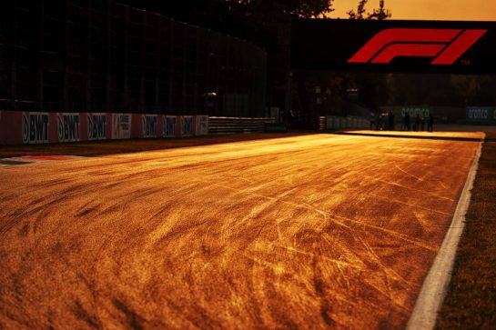 Circuit atmosphere - the track at sunset.
09.09.2021. Formula 1 World Championship, Rd 14, Italian Grand Prix, Monza, Italy, Preparation Day.
- www.xpbimages.com, EMail: requests@xpbimages.com © Copyright: Moy / XPB Images