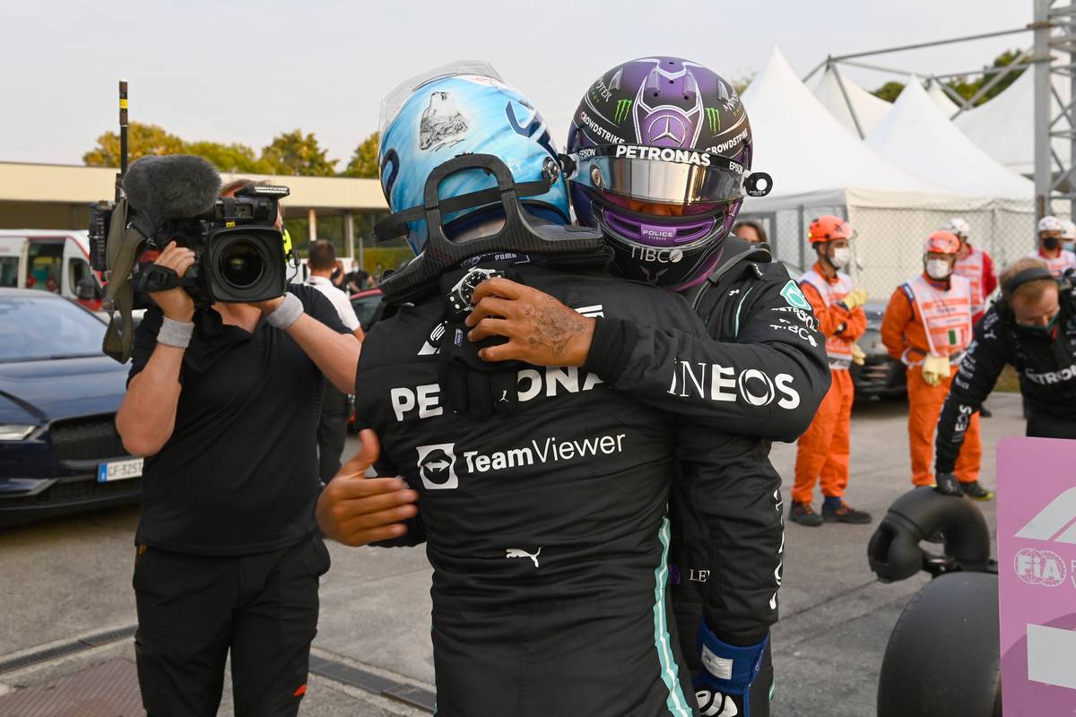 Valtteri Bottas (FIN) Mercedes AMG F1 celebrates being fastest in qualifying in parc ferme with team mate Lewis Hamilton (GBR) Mercedes AMG F1. 10.09.2021. Formula 1 World Championship, Rd 14, Italian Grand Prix, Monza