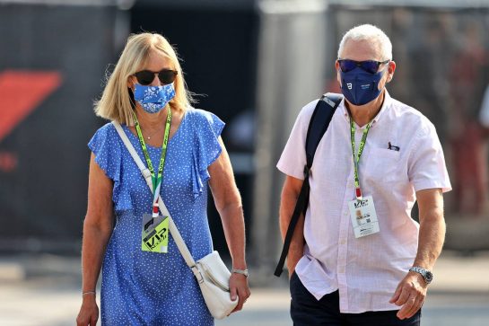 (L to R): Alison Russell (GBR) and Steve Russell (GBR), parents of George Russell (GBR) Williams Racing.
11.09.2021. Formula 1 World Championship, Rd 14, Italian Grand Prix, Monza, Italy, Sprint Day.
- www.xpbimages.com, EMail: requests@xpbimages.com © Copyright: Moy / XPB Images