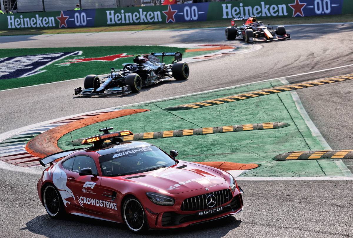 Valtteri Bottas (FIN) Mercedes AMG F1 W12 leads behind the Mercedes FIA Safety Car. 11.09.2021. Formula 1 World Championship, Rd 14, Italian Grand Prix, Monza
