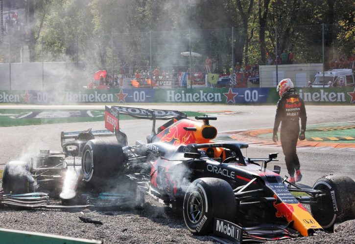 Max Verstappen (NLD) Red Bull Racing RB16B and Lewis Hamilton (GBR) Mercedes AMG F1 W12 crashed at the first chicane. 12.09.2021. Formula 1 World Championship, Rd 14, Italian Grand Prix, Monza