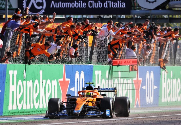 Lando Norris (GBR) McLaren MCL35M celebrates his second position as he passes the team at the end of the race. 12.09.2021. Formula 1 World Championship, Rd 14, Italian Grand Prix, Monza