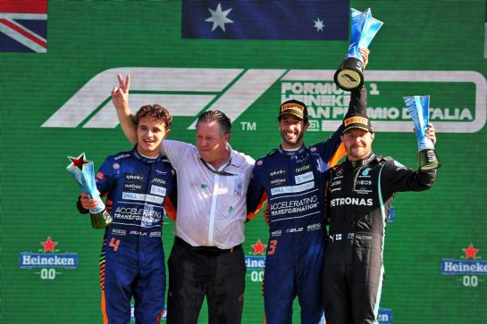 The podium (L to R): Lando Norris (GBR) McLaren MCL35M, second; Zak Brown (USA) McLaren Executive Director; Daniel Ricciardo (AUS) McLaren, race winner; Valtteri Bottas (FIN) Mercedes AMG F1, third.
12.09.2021. Formula 1 World Championship, Rd 14, Italian Grand Prix, Monza, Italy, Race Day.
- www.xpbimages.com, EMail: requests@xpbimages.com © Copyright: Batchelor / XPB Images