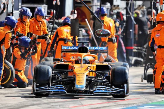 Daniel Ricciardo (AUS) McLaren MCL35M makes a pit stop.
12.09.2021. Formula 1 World Championship, Rd 14, Italian Grand Prix, Monza, Italy, Race Day.
- www.xpbimages.com, EMail: requests@xpbimages.com © Copyright: Moy / XPB Images
