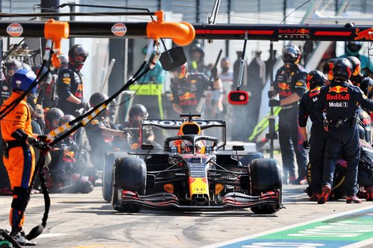 Max Verstappen (NLD) Red Bull Racing RB16B makes a pit stop.
12.09.2021. Formula 1 World Championship, Rd 14, Italian Grand Prix, Monza, Italy, Race Day.
- www.xpbimages.com, EMail: requests@xpbimages.com © Copyright: Moy / XPB Images