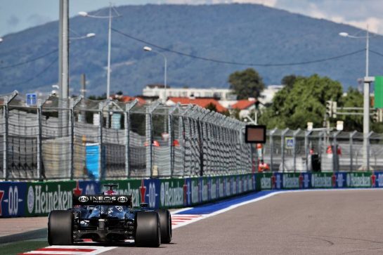 Lewis Hamilton (GBR) Mercedes AMG F1 W12.
24.09.2021. Formula 1 World Championship, Rd 15, Russian Grand Prix, Sochi Autodrom, Sochi, Russia, Practice Day.
- www.xpbimages.com, EMail: requests@xpbimages.com © Copyright: Batchelor / XPB Images