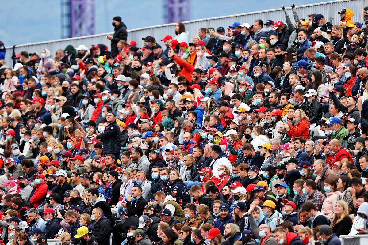 Circuit atmosphere - fans in the grandstand. 26.09.2021. Formula 1 World Championship, Rd 15, Russian Grand Prix, Sochi