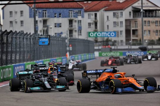 Lewis Hamilton (GBR) Mercedes AMG F1 W12 and Daniel Ricciardo (AUS) McLaren MCL35M battle for position at the start of the race.
26.09.2021. Formula 1 World Championship, Rd 15, Russian Grand Prix, Sochi Autodrom, Sochi, Russia, Race Day.
- www.xpbimages.com, EMail: requests@xpbimages.com © Copyright: Batchelor / XPB Images