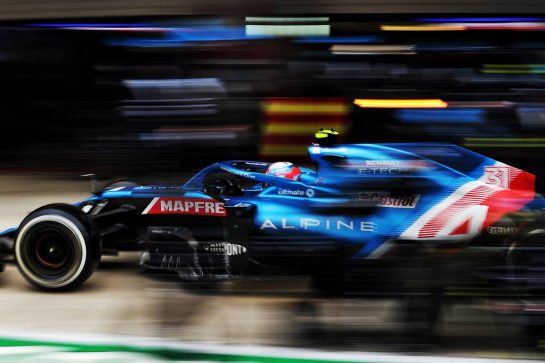Esteban Ocon (FRA) Alpine F1 Team A521 makes a pit stop.
26.09.2021. Formula 1 World Championship, Rd 15, Russian Grand Prix, Sochi Autodrom, Sochi, Russia, Race Day.
- www.xpbimages.com, EMail: requests@xpbimages.com © Copyright: Charniaux / XPB Images