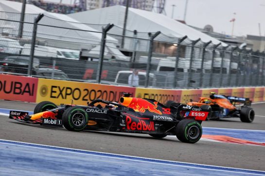 Lando Norris (GBR) McLaren MCL35M heads into the pits as Max Verstappen (NLD) Red Bull Racing RB16B passes him.
26.09.2021. Formula 1 World Championship, Rd 15, Russian Grand Prix, Sochi Autodrom, Sochi, Russia, Race Day.
- www.xpbimages.com, EMail: requests@xpbimages.com © Copyright: Batchelor / XPB Images