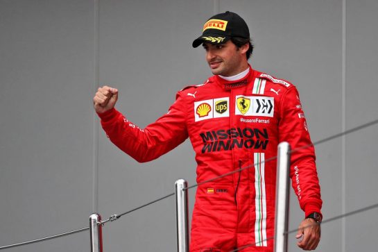 Carlos Sainz Jr (ESP) Ferrari celebrates his third position on the podium.
26.09.2021. Formula 1 World Championship, Rd 15, Russian Grand Prix, Sochi Autodrom, Sochi, Russia, Race Day.
- www.xpbimages.com, EMail: requests@xpbimages.com © Copyright: Moy / XPB Images