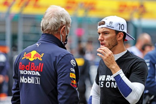 (L to R): Dr Helmut Marko (AUT) Red Bull Motorsport Consultant with Pierre Gasly (FRA) AlphaTauri on the grid.
26.09.2021. Formula 1 World Championship, Rd 15, Russian Grand Prix, Sochi Autodrom, Sochi, Russia, Race Day.
- www.xpbimages.com, EMail: requests@xpbimages.com © Copyright: Moy / XPB Images