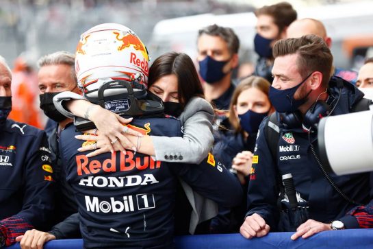 Max Verstappen (NLD) Red Bull Racing celebrates his second position with Kelly Piquet (BRA) in parc ferme.
26.09.2021. Formula 1 World Championship, Rd 15, Russian Grand Prix, Sochi Autodrom, Sochi, Russia, Race Day.
- www.xpbimages.com, EMail: requests@xpbimages.com © Copyright: FIA Pool Image for Editorial Use Only